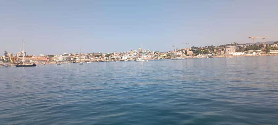 Cascais Coastal Secrets: 90-Minute Cruise with Free Drinks - Drinks on Board: Beer, Sangria, Wine, and How to Use It Smartly