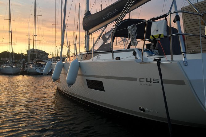 Cascais Private Luxury Sunset 2h Cruise with a drink - Lighthouse and the Art of Watching the Coastline Slowly