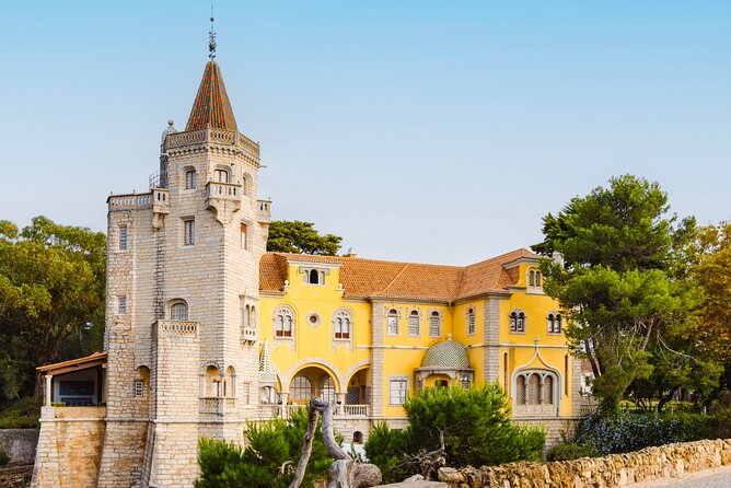 Cascais Scavenger Hunt and Sights Self-Guided Tour - Palácio Seixas: turning a historic-looking façade into answers