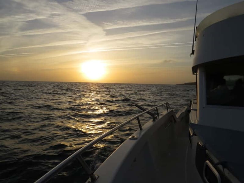 Cascais: Sunset Boat Trip with Welcome Drinks - Key highlights