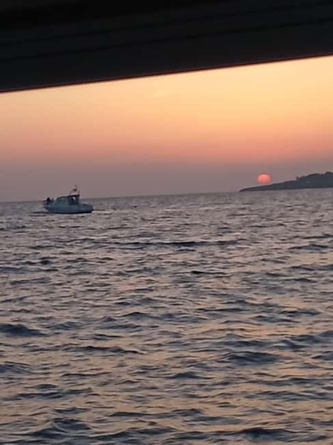 Cascais: Sunset Boat Trip with Welcome Drinks - Boca do Inferno photo stop: when the cliffs put on a show