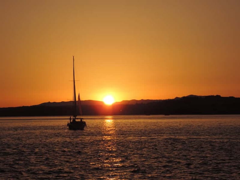 Cascais: Sunset Boat Trip with Welcome Drinks - Where you board: Marina de Cascais, Gate H