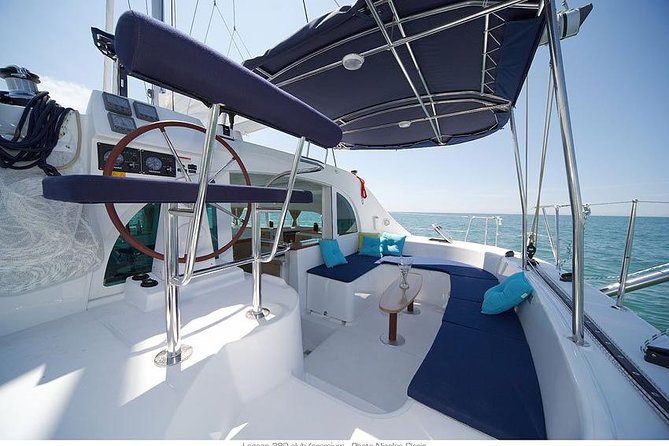 Catamaran Cultural Tour through Lisbon - The 1 Hour 30 Ride: Snacks, Drinks, and Cultural Storytelling