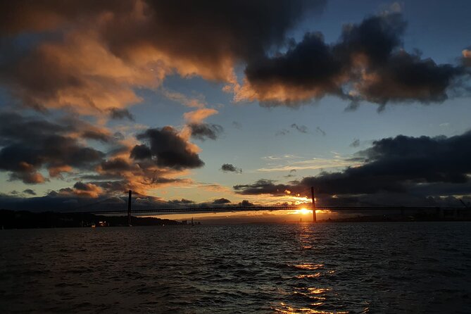 Classic Yacht Experience in Lisbon with portuguese wine - Should you book it?