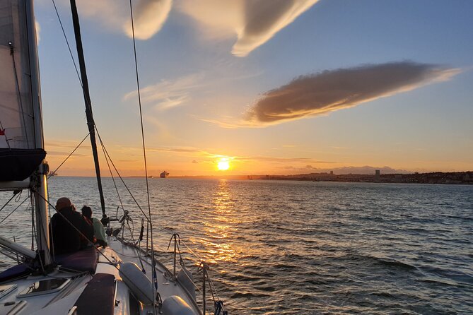 Daytime/Lisbon Sunset Boat with history and wine (small group) - Wine, Snacks, and What You Can Expect to Drink