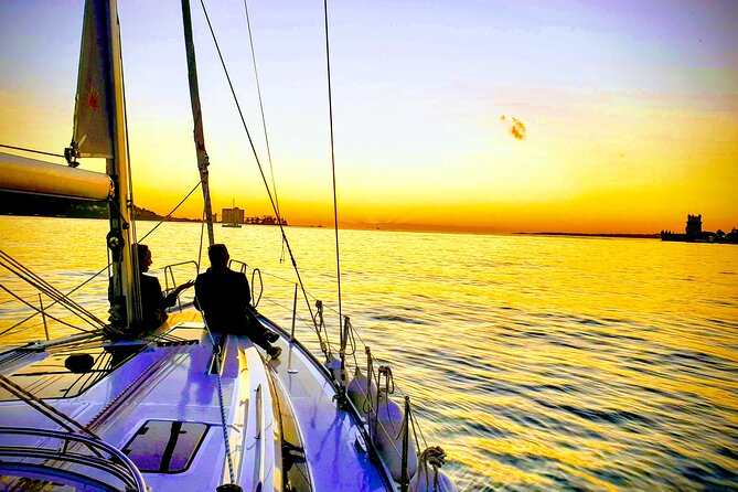 Daytime/Lisbon Sunset Boat with history and wine (small group) - Meeting Point in Belém: Finding Pypas Cruises Without Stress