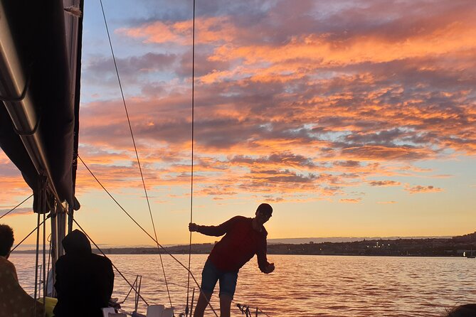 Daytime/Lisbon Sunset Boat with history and wine (small group) - The 2-Hour Route: How the River Views Build Over Time