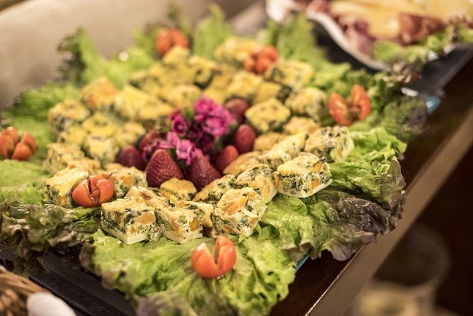 DINNER OR TAPAS in a Poruguese Home - A Coastal Cascais Home Dinner Near Guincho Beach