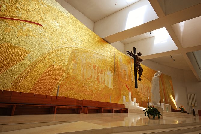 Discover Fátima: Private Pilgrimage Tour from Lisbon - Timing, crowds, and why your guide’s calm matters