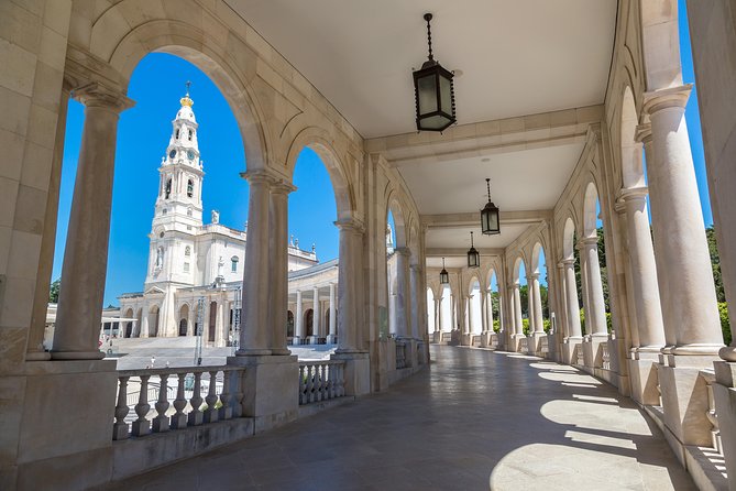 Discover Fátima: Private Pilgrimage Tour from Lisbon - Casa de Lúcia and the Via Sacra rhythm