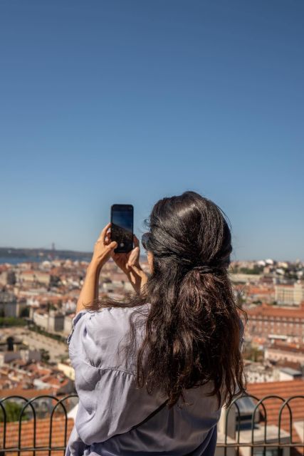 Discover Lisbon 4h Tuk Tuk - Eduardo VII Park, Estrela Basilica, and the Assembleia Area