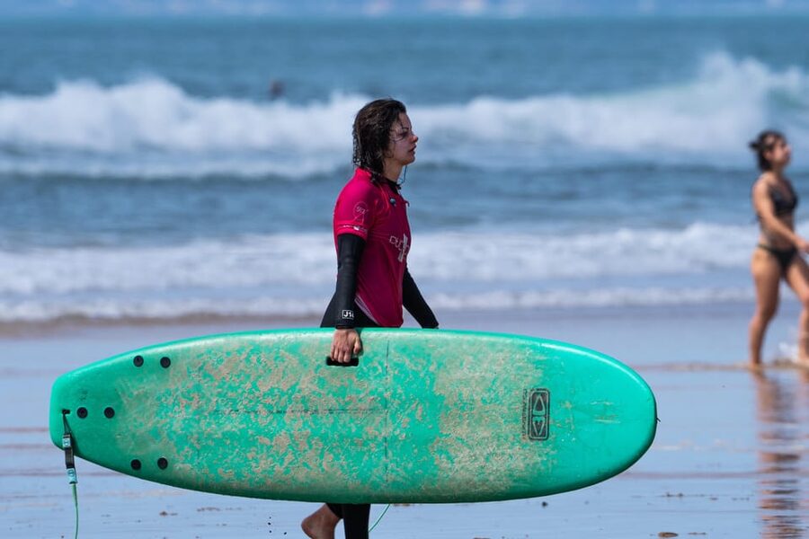 Duckdive - Surf Class in Caparica - Castelo Beach Check-In: The Easiest Start to a 2-Hour Lesson