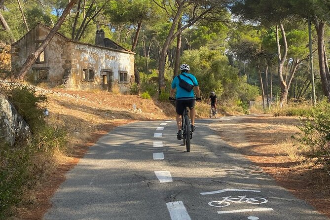 E-bike from Sintra Mountains to Cascais Sea with pickup in Lisbon - Boca do Inferno and the Cascais old town wrap-up