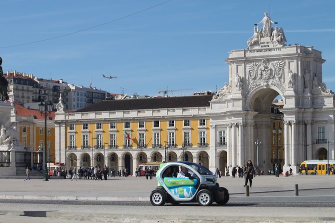 Electric Car Tour of Lisbon Old Town and Belém with GPS Audio Guide - Stop 1: Castelo de São Jorge and the hilltop Alfama connection