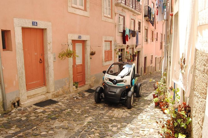 Electric Car Tour of Lisbon Old Town and Belém with GPS Audio Guide - Getting started at R. da Madalena and what it’s like to drive the Twizy
