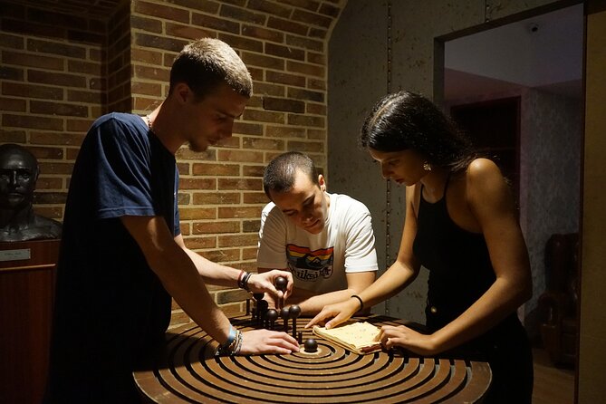 Escape Hunt Experience - Inside the Themed Room: What 90 Minutes of Clues Feels Like