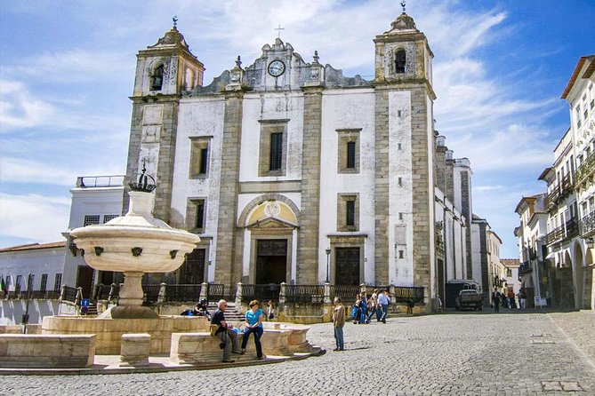 Evora & Alentejo Wines: A Journey Through History and Flavors - São Francisco and São Tiago: two churches, two different moods