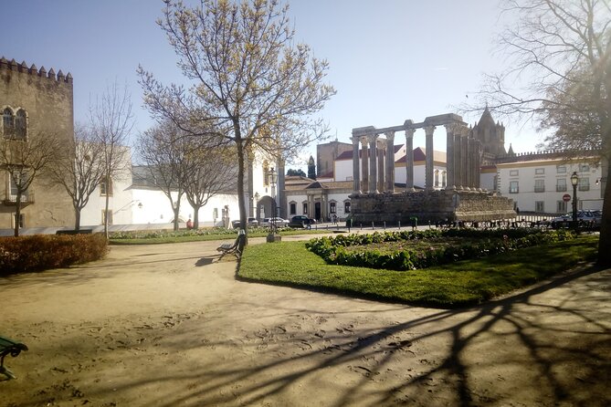 Évora and Monsaraz from Lisbon - Monsaraz hilltop village: border views and medieval textures