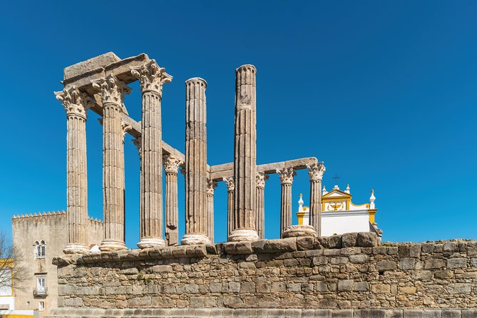 Evora and Monsaraz Private Tour From Lisbon - Alqueva reservoir time, plus the optional river beach