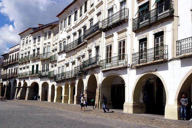 Evora and Monsaraz Wine Tasting Private Tour - Evora First: Templo de Diana and the UNESCO Old Town Stroll