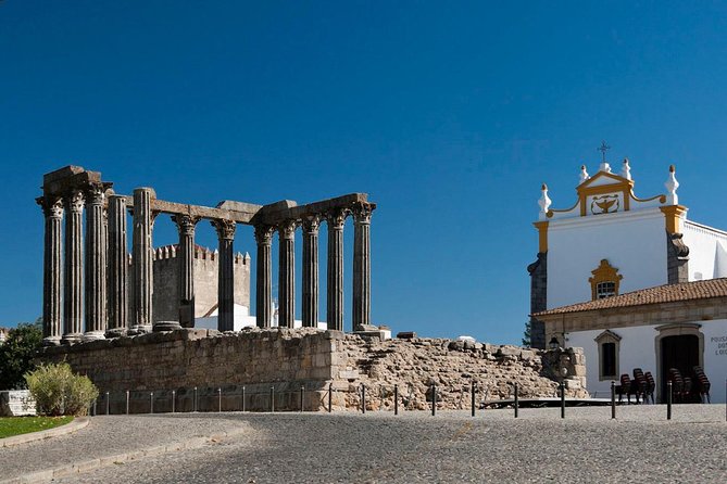 Évora and Monsaraz with Regional Wine Tasting from Lisbon - Évora’s Roman and Medieval Layers: Temple Remains to the Sé Cathedral
