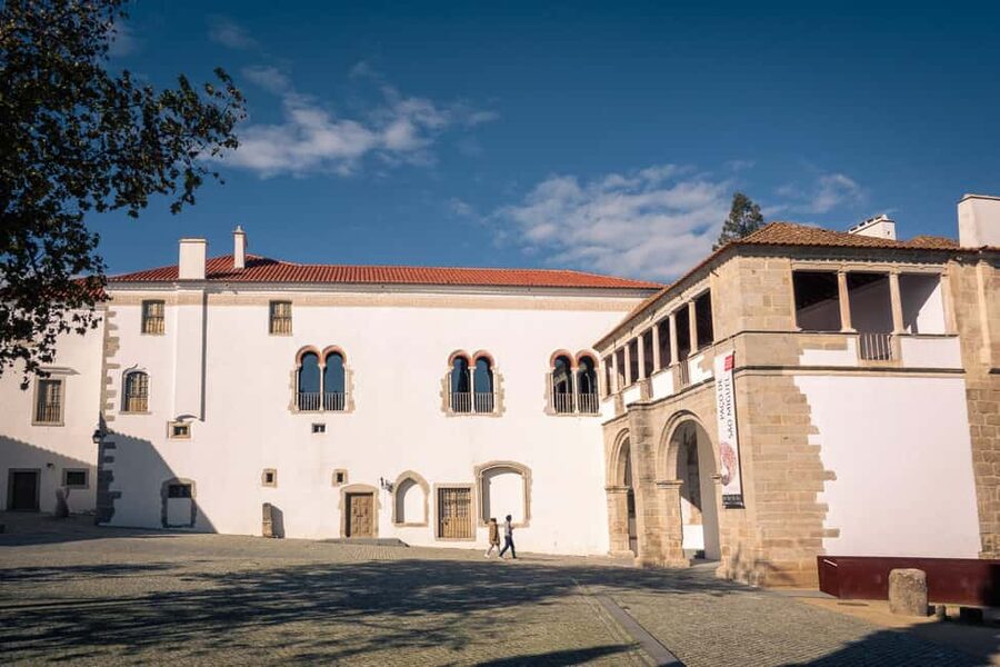 Évora: Flexible Walking Tour in Historic Center - Igreja da Graça and the bones of São Francisco’s Capela dos Ossos