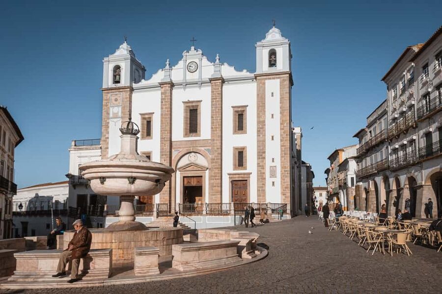 Évora: Flexible Walking Tour in Historic Center - Price and value: is $8 per person a fair deal?
