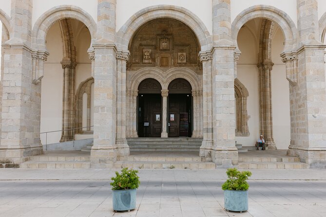 Évora, medieval village Monsaraz & Wine Tasting - Capela dos Ossos: the Chapel of Bones hit is worth your time