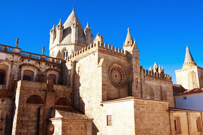 Évora Wine & Heritage Tour from Lisbon - Meeting point and departure: starting at 9:00am on purpose