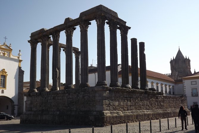 Évora Wine & Heritage Tour from Lisbon - Quick power stops: the Roman Temple and Giraldo Square