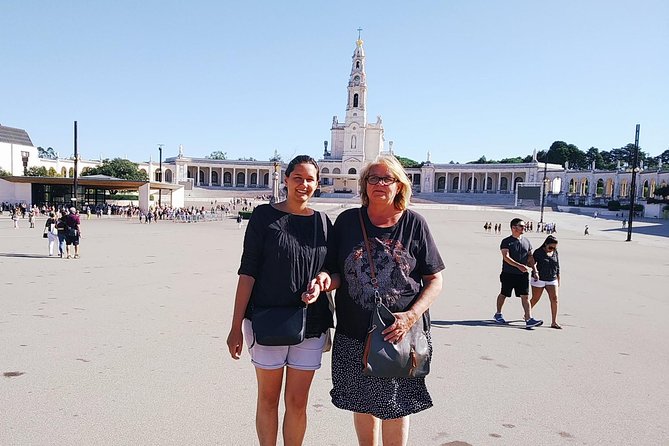 Exclusive Tour of Fátima and home of the shepherds - Basilica of the Holy Trinity: the newest, largest worship space