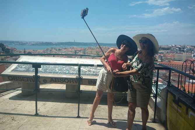 Expert Lisbon Tour with Local Guide in Private Eco Tuk Tuk - São Vicente de Fora, Santa Engrácia, and Chafariz de El-Rei