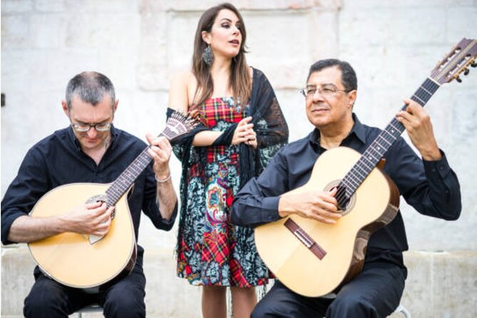 Fado Half Day Guided Tour with Dinner and Live Show in Lisbon - Group size and the “two-person” feeling