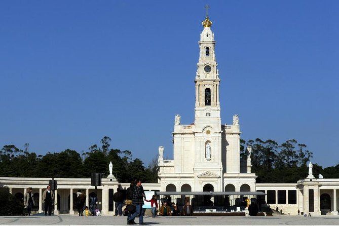 Faith and Heritage: Fátima Batalha Nazaré and Óbidos Private Tour from Lisbon - Pickup, Ride Time, and the Real Schedule Feel