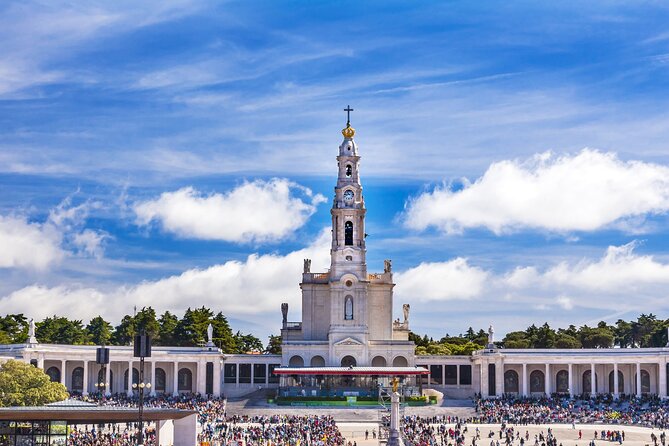 Fátima Batalha Nazaré and Óbidos Private Tour - Fátima: sanctuary squares, basilicas, and daily mass options