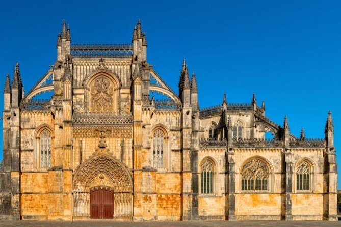 Fátima, Batalha, Nazaré & Óbidos | Private Day Tour with Tickets - Óbidos: medieval walls and a 30-minute strategy that works