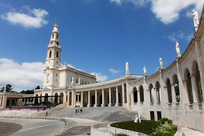 Fatima, Batalha, Nazaré & Óbidos Private Luxury Tour - Fátima Basilica and the Chapel of Apparitions: what you’ll actually notice