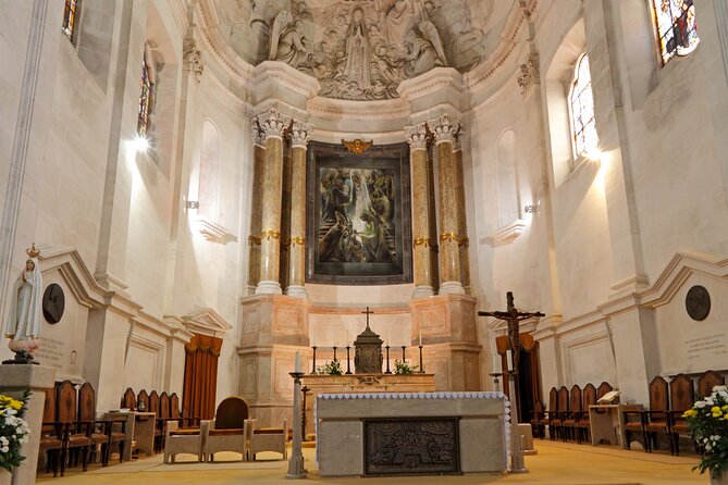 Fatima, Batalha, Nazare, Obidos Small Group Tour From Lisbon - Fátima: Sanctuary Focus, Quiet Awe, and Timing for Mass