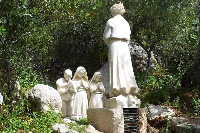 Fatima e Tomar Full Day Private Tour from Lisbon - Praca da Republica in Tomar: Start at the City’s Templar Connection