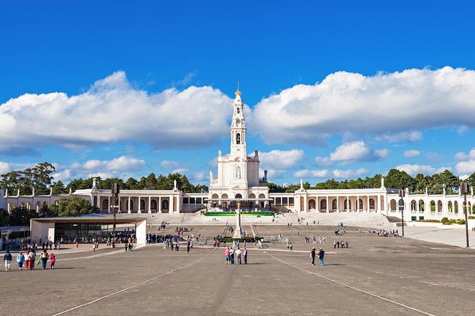 Fátima Half Day Private Tour Lisbon w/ Optional Candle Procession - Basilica de Nossa Senhora do Rosário: the heart of the sanctuary visit