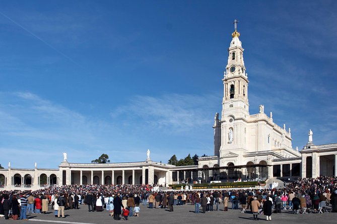 Fátima Half Day Private Tour Lisbon w/ Optional Candle Procession - Igreja da Santíssima Trindade: scale, setting, and why it fits the story