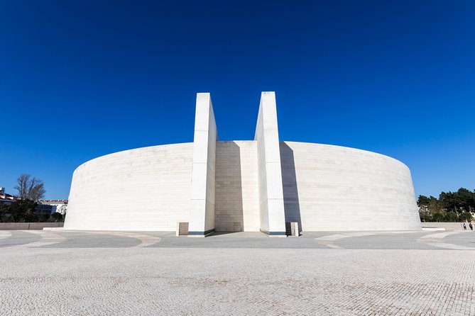 Fátima Half Day Private Tour Lisbon w/ Optional Candle Procession - Capela das Aparições and the Azinheira Grande tree: the place-details that stick