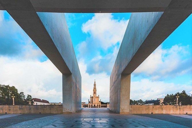 Fátima Hd and the 3 little shepherd’s house - First stop: the rosary workshop before you reach the Shrine