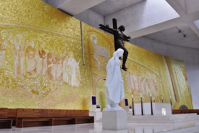 Fátima Hd and the 3 little shepherd’s house - Basilica da Santíssima Trindade: modern architecture tied to an anniversary