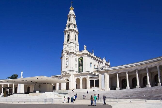 Fátima, Nazaré and Obidos Full Day Tour - Nazaré: fishing village feel, lighthouse views, and surf that steals attention