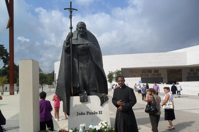 Fátima, Nazaré and Óbidos Private Tour from Lisbon - Food, Breaks, and How to Keep the Day Comfortable