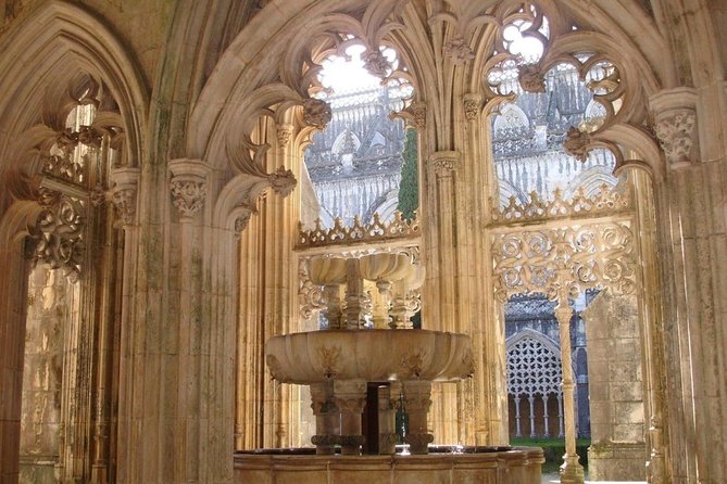 Fatima, Nazare & Obidos Full Day Tour - Stop 5: Óbidos’ Walled Medieval Streets and Castle Pousada Feel