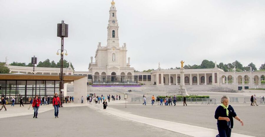Fátima, Óbidos and the Atlantic Coast Day Tour from Lisbon - Hard Rock Café Lisbon to the West: the van day-trip advantage