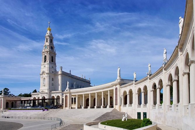 Fatima Private Personalized Half Day Experience from Lisbon - Basilica de Nossa Senhora do Rosário de Fátima: what to focus on during the 2 hours