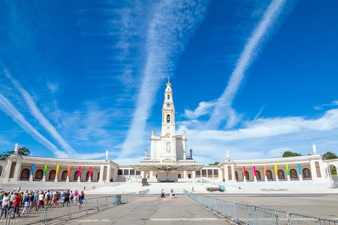Fatima Sanctuary, Pena Palace & Nazare's Big Wave from Lisbon - Nazaré’s big-wave coastline: surf viewing with a Portugal ocean pulse